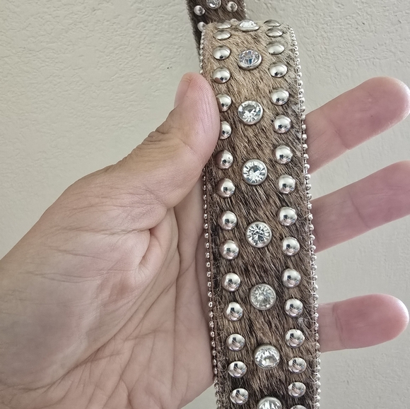 Cowhide studded leather belt with rhinestones - Picture 2 of 6